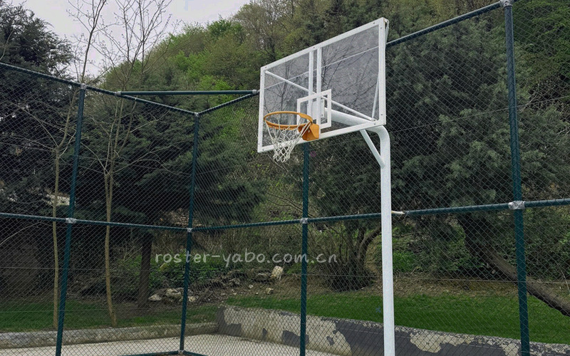 足球剪影与数据图表合成封面